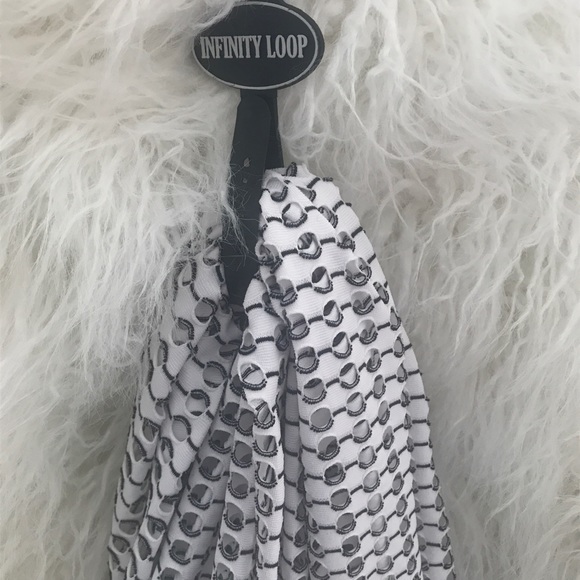 Steve Madden large Infinity scarf )🌹large scarf - Picture 4 of 6